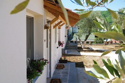 Cozy bungalow in charming Roshnik Village 101
