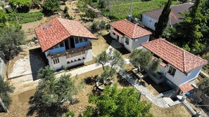 Exterior - Cozy bungalow in charming Roshnik Village 101 (Roshnik Qendër)