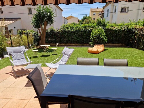 80 m2 garden apartment in quiet residence close to the coast.