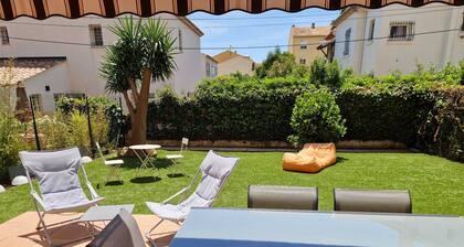 80 m2 garden apartment in quiet residence close to the coast.