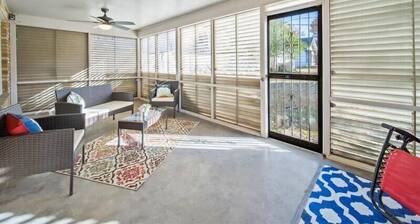 Spacious 2 bedroom, 1 bathroom house in Tulsa!