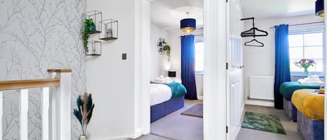 3 slaapkamers, een strijkplank/strijkijzer, wifi, beddengoed
