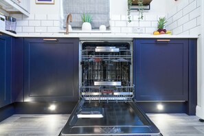 微波炉、烤箱、炉灶、洗碗机