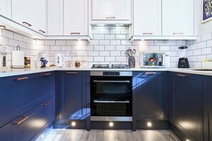 Micro-ondes, four, plaque de cuisson, lave-vaisselle
