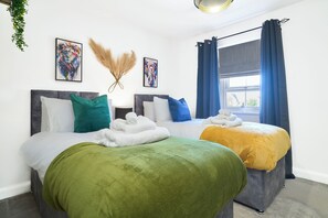 3 chambres, fer et planche à repasser, Wi-Fi, draps fournis