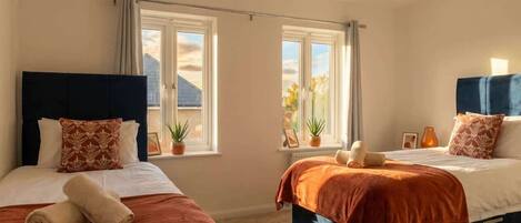 4 bedrooms, desk, iron/ironing board, WiFi