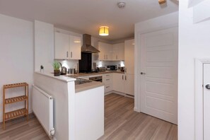 Fridge, microwave, oven, stovetop - Spacious & Contemporary 4 Bedroom Home in Yeovil (Somerset)