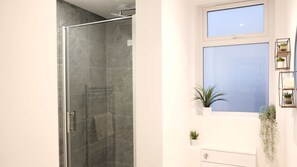Shower, hair dryer, towels