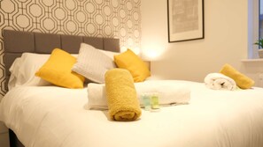 2 bedrooms, desk, iron/ironing board, WiFi