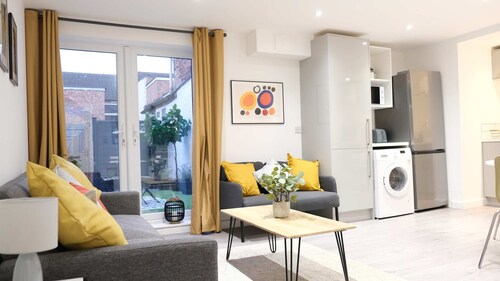 Cozy 2BR Apartment | Garden & Convenience