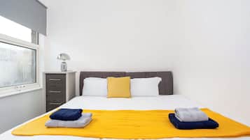 3 bedrooms, desk, iron/ironing board, WiFi