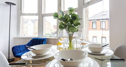 Modern 3 Bedroom Home with Parking in Southend