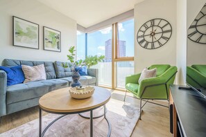 Een televisie en een kantoor