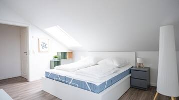 5 slaapkamers, een bureau, een strijkplank/strijkijzer, gratis wifi