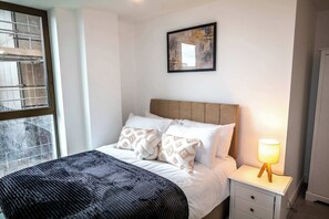 2 chambres, fer et planche à repasser, Wi-Fi, draps fournis