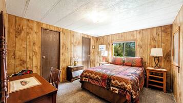 3 slaapkamers, een strijkplank/strijkijzer, wifi, beddengoed