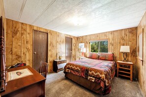 3 chambres, fer et planche à repasser, Wi-Fi, draps fournis