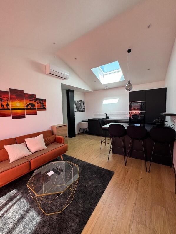 Smart TV - Cosy house, residential area, garden and barbecue 20 minutes from Bordeaux. (Villenave-d'Ornon)