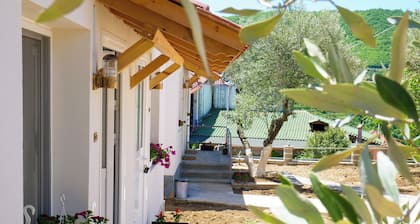 Cozy Bungalow in charming Roshnik Village 102