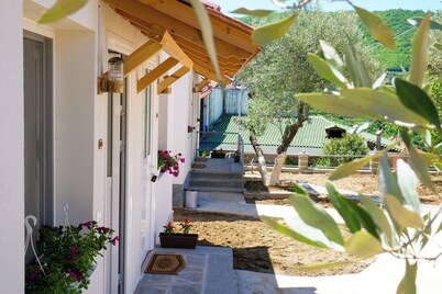 Cozy Bungalow in charming Roshnik Village 102