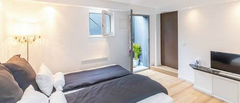 5 bedrooms, WiFi, bed sheets