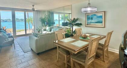3-BR, 2Ba WATERFRONT condo with fitness room & WiFi in St. Petersburg