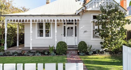 Brighton Pool Paradise: Designer 3BR Retreat Near Beach & Café Culture