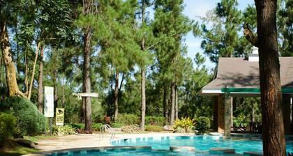 Breathtaking Cozy Studio Unit Crosswinds Tagaytay ~ Pet-friendly ~ WiFi ~ Pool