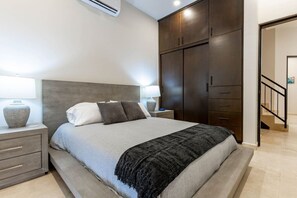 3 bedrooms, desk, iron/ironing board, free WiFi