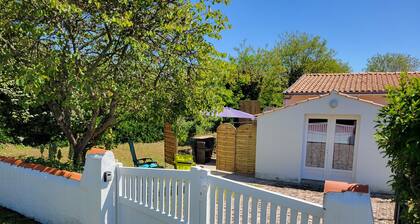 Cottage in Barbâtre near beach, 4 pers., terrace, parking