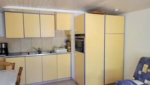 茶具/咖啡用具、冰箱、微波炉、烤箱
