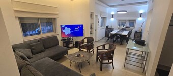 Spacious 3-bedroom house in enchanting Jerusalem with WiFi, AC