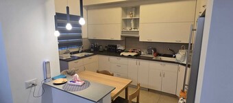 Spacious 3-bedroom house in enchanting Jerusalem with WiFi, AC