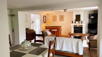 Télévision, cheminée