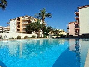 Pool - Cozy studio in Sainte-Maxime with secure parking (Sainte-Maxime)