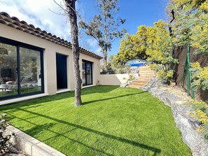 Property grounds - New 3-room house with terrace in Grimaud (Grimaud)