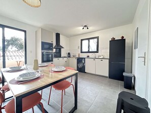 Dining - New 3-room house with terrace in Grimaud (Grimaud)