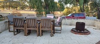 Historic Tyford House, close to all amenities