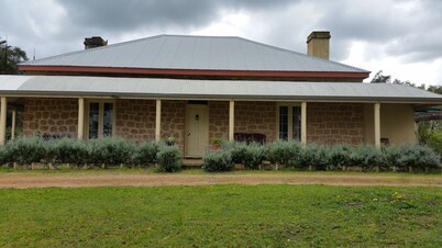 Historic Tyford House, close to all amenities