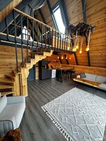 Bungalow de lujo, vistas a la montaña | Zona de estar | Una televisión de pantalla plana