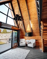 Una televisión de pantalla plana