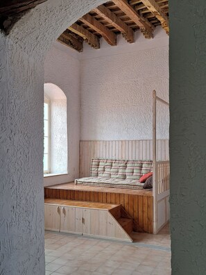 3 chambres, fer et planche à repasser, Wi-Fi, draps fournis