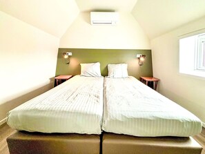2 bedrooms, free WiFi, bed sheets - Lovely apartment for 4 people with A/C, WIFI, TV and terrace (Veere)