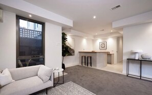 Lobby - Melbourne Beachfront Family Home with panoramic view (Black Rock)