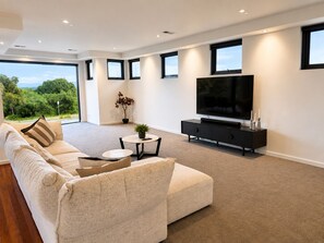 TV, fireplace - Melbourne Beachfront Family Home with panoramic view (Black Rock)