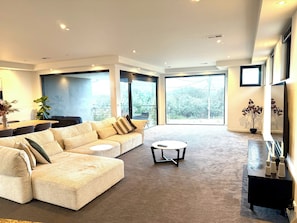 TV, fireplace - Melbourne Beachfront Family Home with panoramic view (Black Rock)