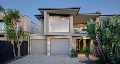 Melbourne Beachfront Family Home with panoramic view