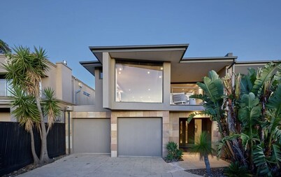 Melbourne Beachfront Family Home with panoramic view