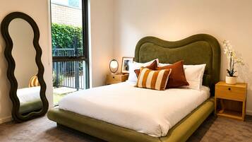 4 bedrooms, iron/ironing board, free WiFi, bed sheets