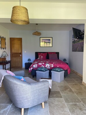 2 bedrooms, iron/ironing board, travel crib, free WiFi